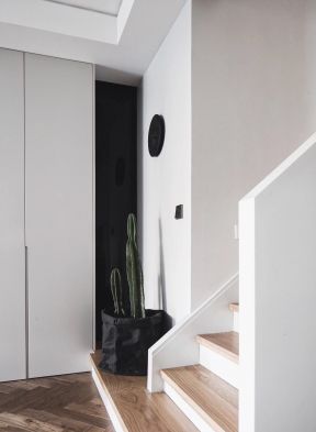 北欧风格189平米复式楼梯间设计图片