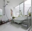 复式房简约浴室白色浴缸设计图片