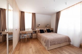 复式房卧室家具实木设计图片
