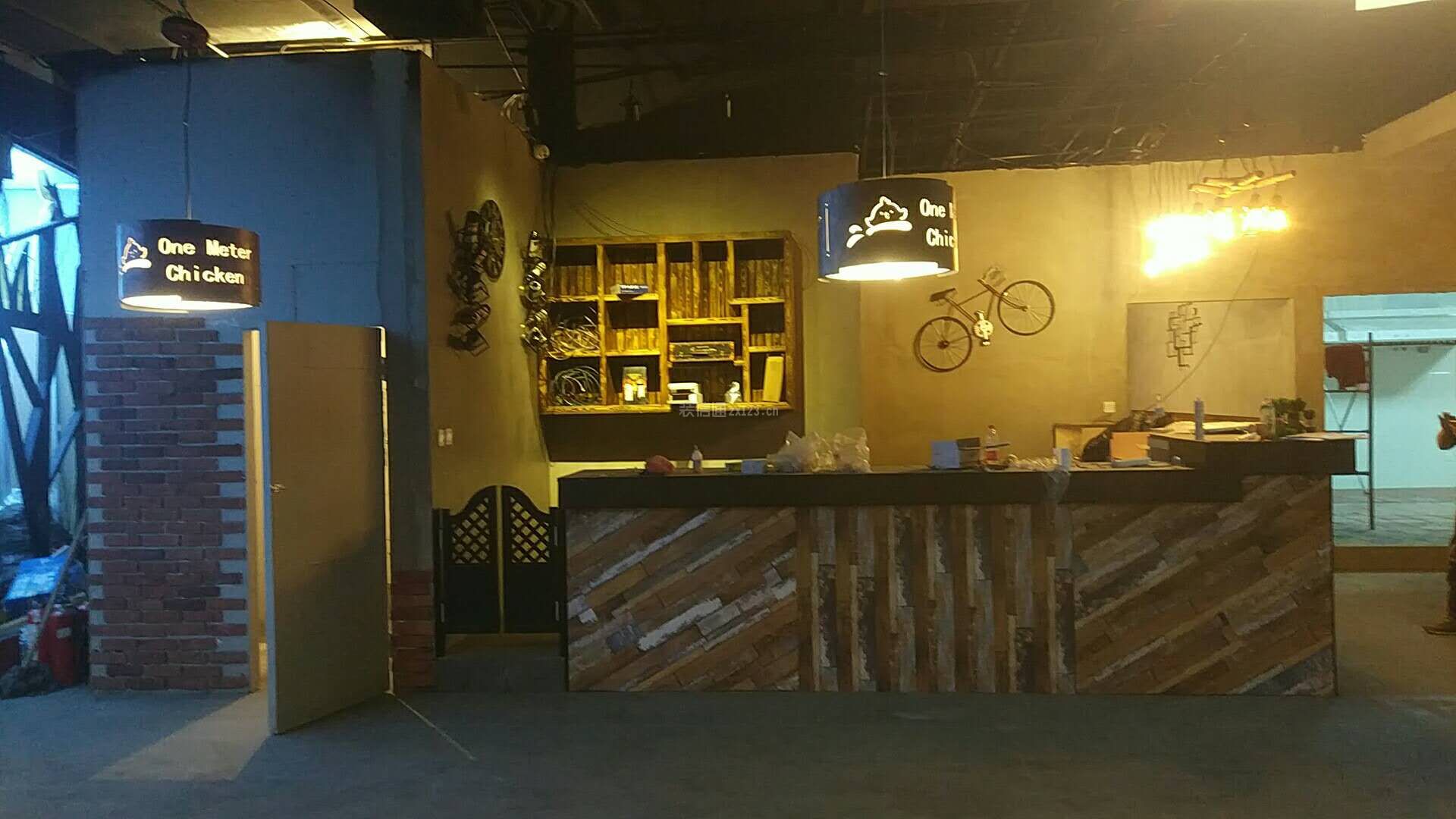 现代复古风215平餐饮店铺吧台设计图片