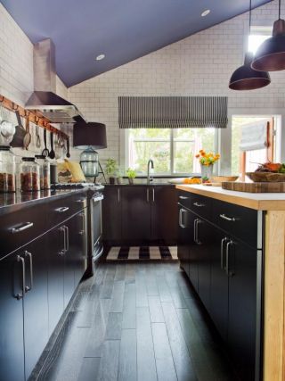 2023英伦风格家庭厨房黑色橱柜搭配图片