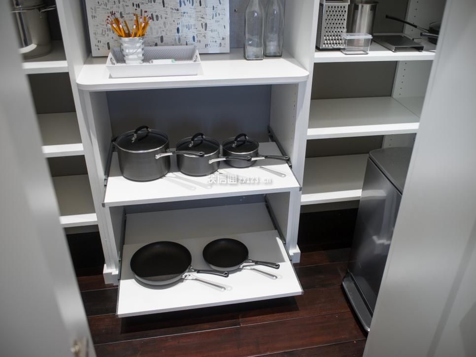 2023家庭厨房实用多层收纳柜设计图片
