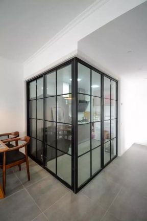 简约北欧风格87平两居厨房玻璃门设计图片