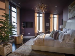 2023温馨家庭卧室紫色电视墙设计图片