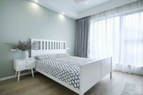 2020简约卧室装饰设计图 2020白色床头柜装修效果图 白色床头柜图片