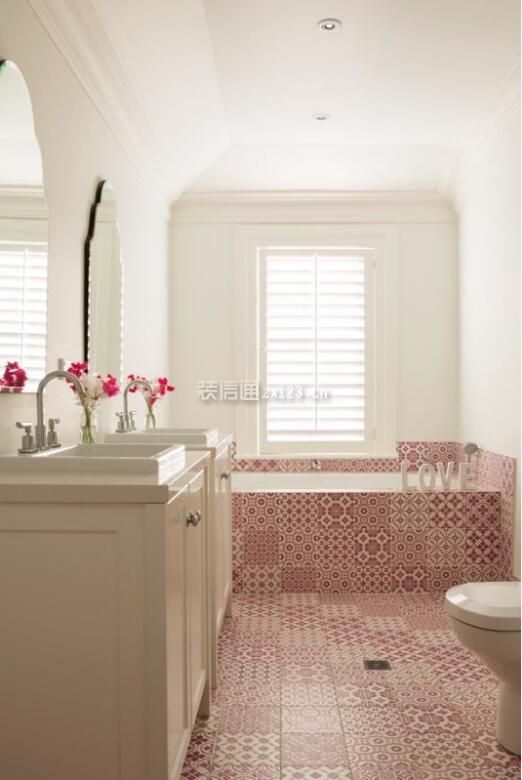 卫生间砖砌浴缸设计装修实景图