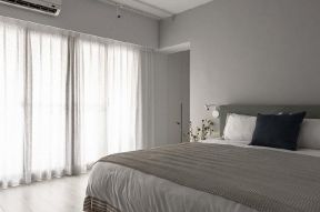 现代北欧风格118平三居卧室窗帘搭配装修效果图