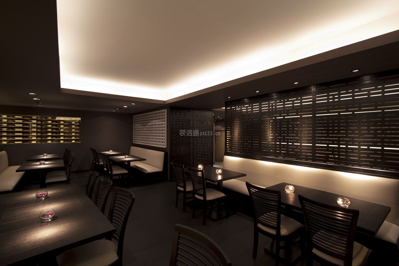 2023现代风格600平米酒吧会所沙发设计图片