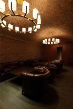 美式风格580平米高端红酒会所沙发设计图片