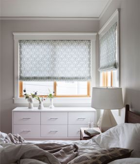 87平现代风格两居卧室窗帘图片