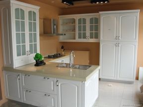 120平米三居室家庭厨房橱柜设计图片