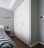现代简约三居室卧室白色衣柜摆放效果图