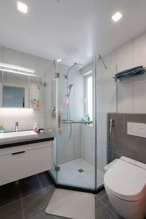 现代简约风格卫生间淋浴房图片欣赏