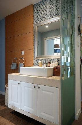 89平小户型家庭卫生间洗手台装修设计图片