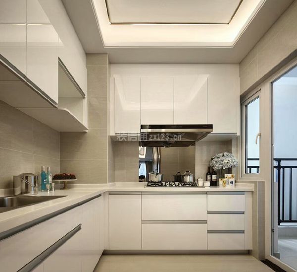现代风格150平四居室厨房背景墙设计图片