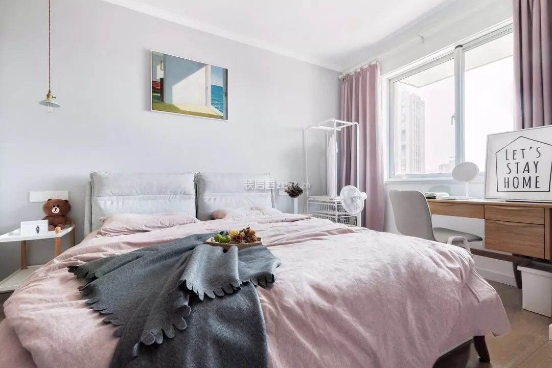 北欧风格家庭卧室粉色窗帘装修效果图