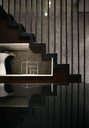 116平米现代简约三居室楼梯设计图片