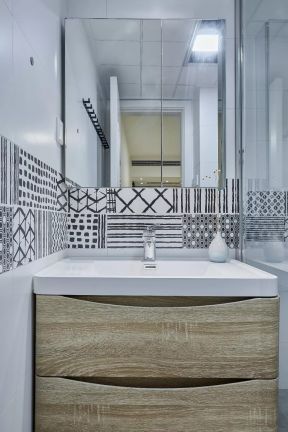 简约宜家风格120平米三居卫生间洗手盆设计图片