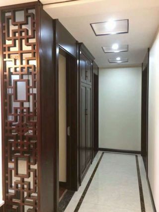 新中式风格房屋走廊吊顶灯具装修效果图
