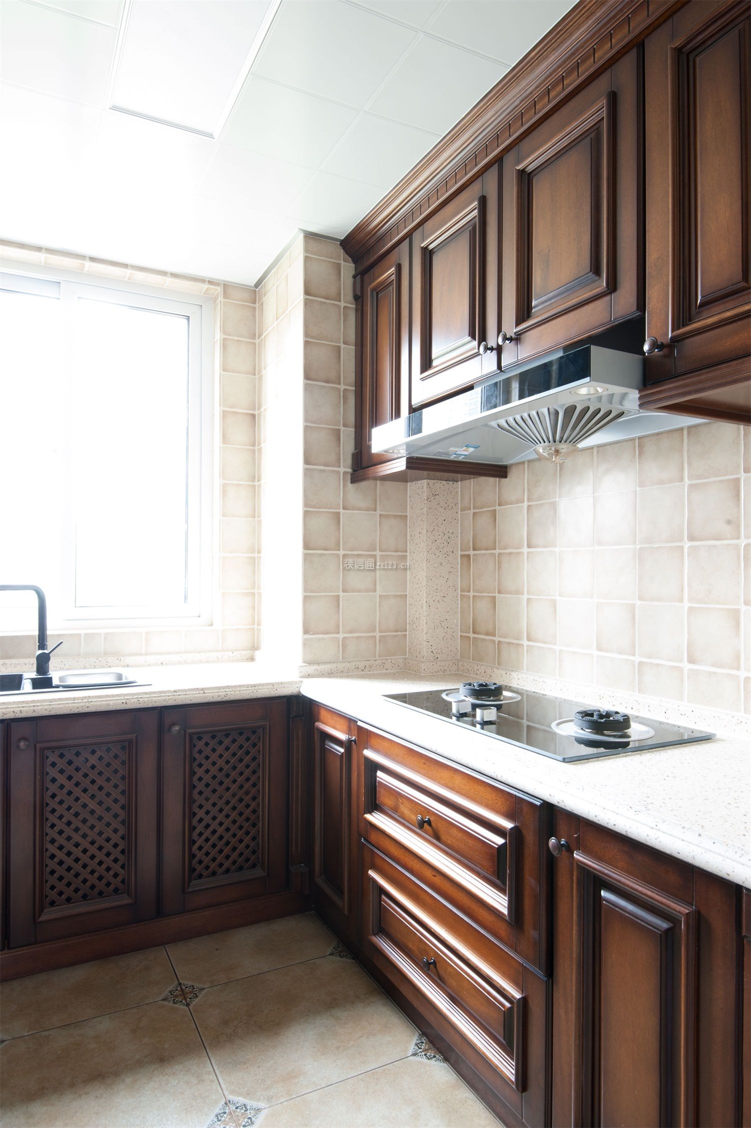欧美混搭风格84平米小户型厨房实木橱柜设计图片