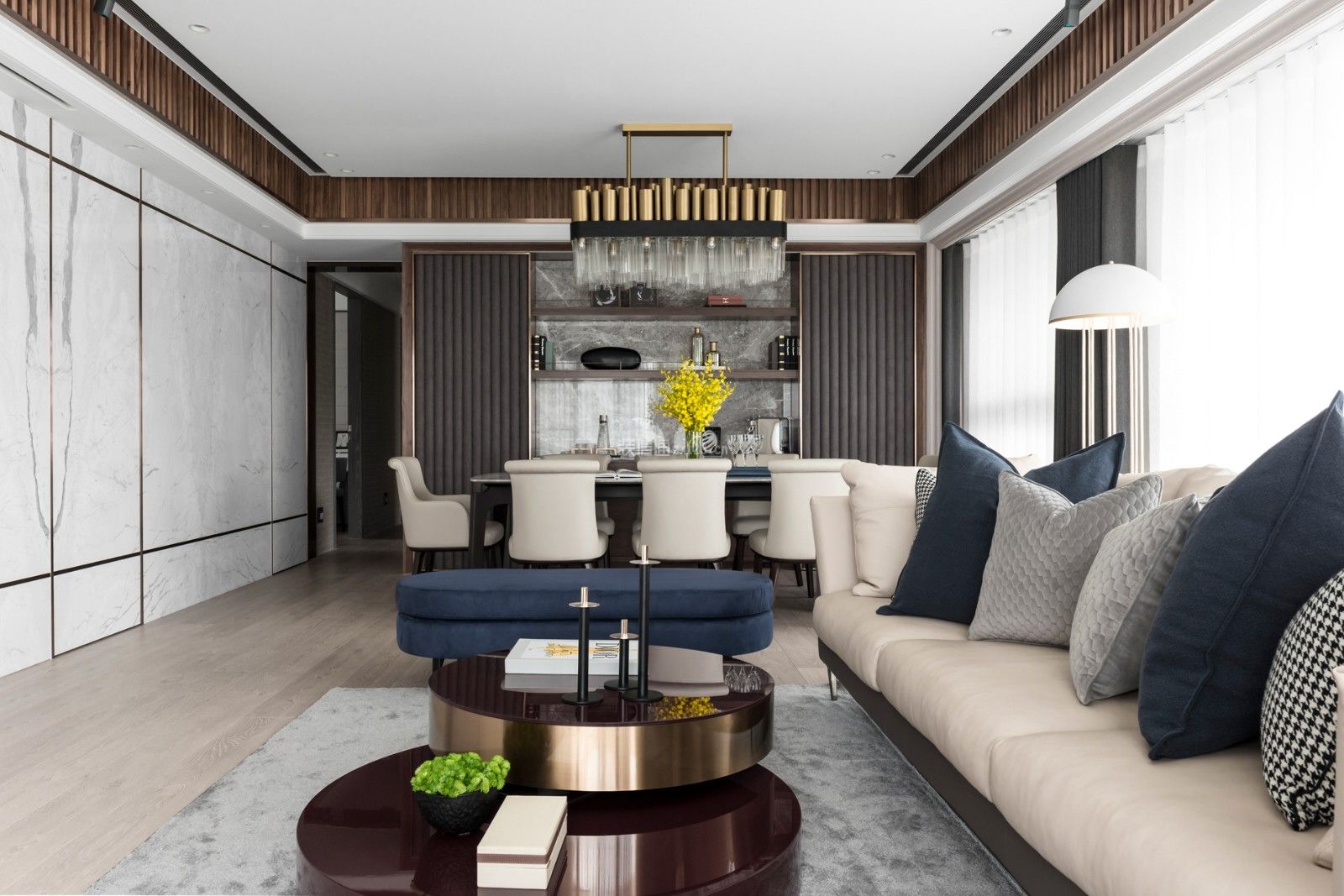轻奢现代风格118平三居室客厅地毯搭配设计图片
