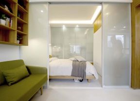 2020家庭卧室装修设计 卧室玻璃门图片