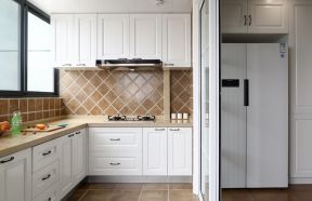 2023美式风格家庭厨房背景墙砖装修图