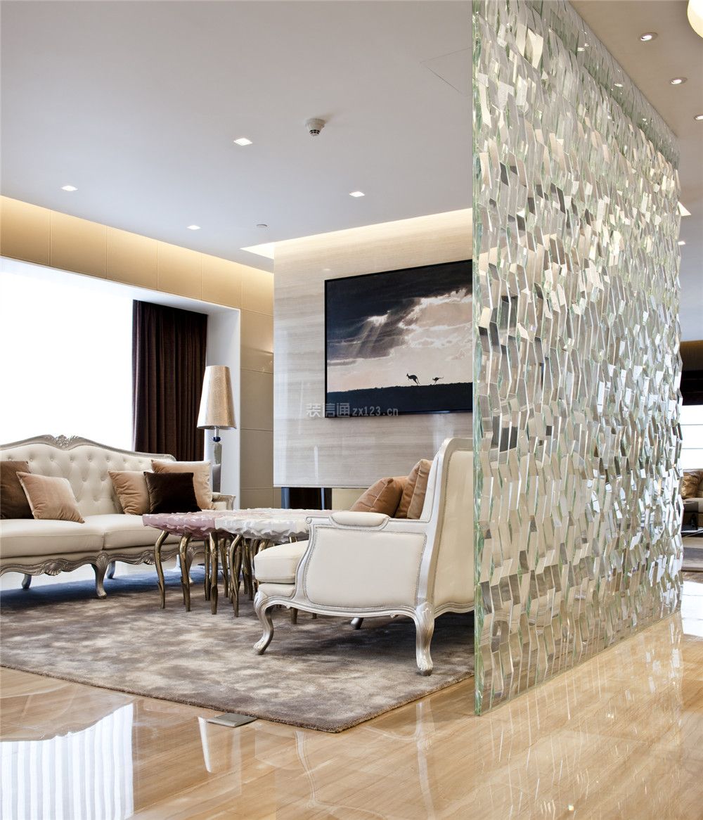 现代风格客厅玻璃隔断设计图片