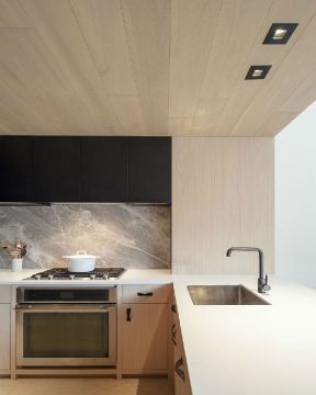 时尚简约厨房装修图 2020厨房木质吊顶装修效果图