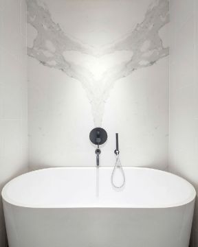 简约风格家装卫生间白色浴缸图片赏析