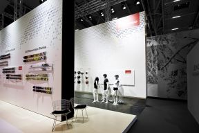 现代风格200平米服饰展厅灯光搭配设计图片