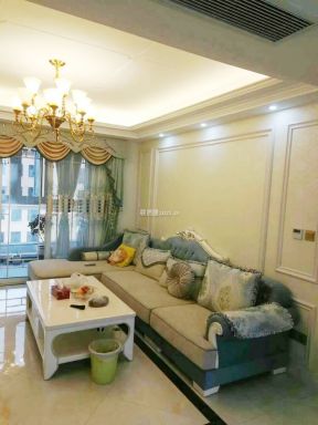 120平欧式风格家庭客厅沙发摆放设计效果图
