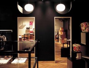 现代风格200平米服装店室内设计图片