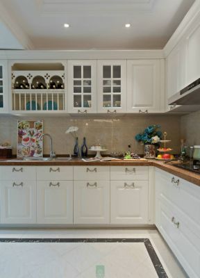 现代轻奢风格厨房整体橱柜设计装修效果图