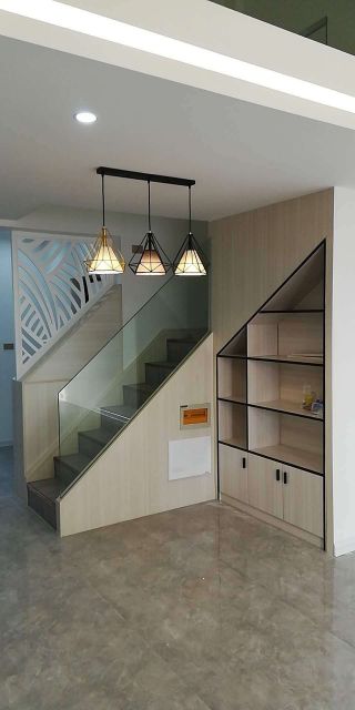 现代风格小复式玻璃楼梯扶手设计效果图