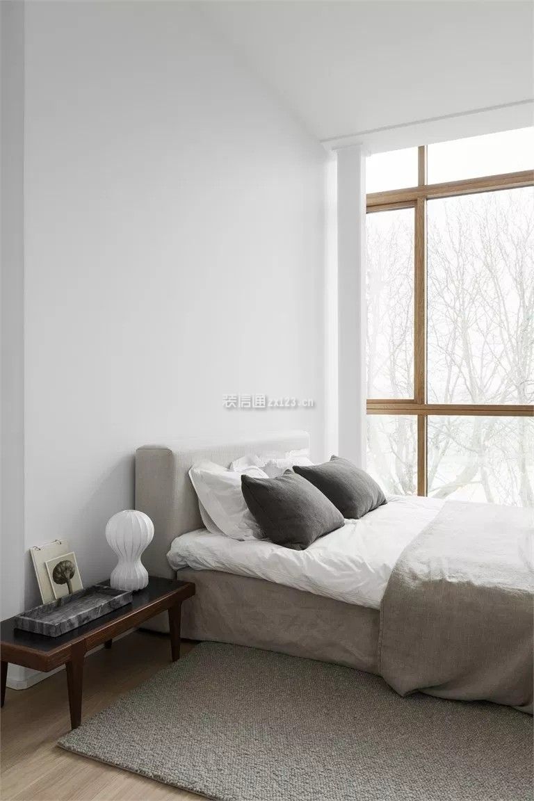 现代简约家装卧室灰色地毯装潢图片