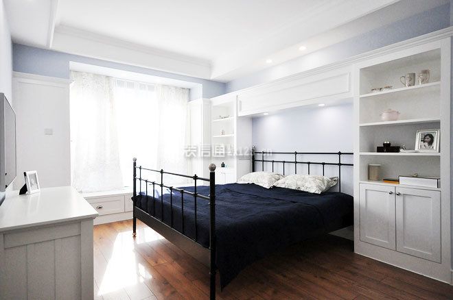美式风格144平米新房卧室铁艺床装修效果图