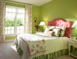 绿色家居卧室碎花窗帘装饰设计图片