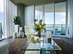2022时尚酒店公寓客厅落地玻璃窗设计图片