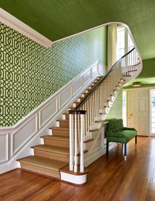 绿色家居别墅楼梯间壁纸装饰设计图片