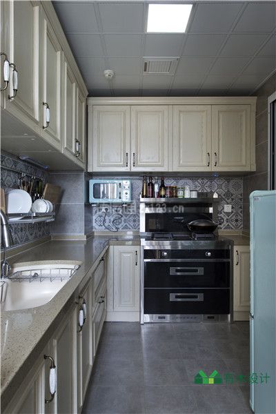 保利锦湖林语三居90平美式风格厨房橱柜装修效果