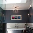 简约美式风格家庭浴室背景墙挂画布置图
