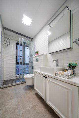 两居装修样板房卫生间浴室柜设计效果图