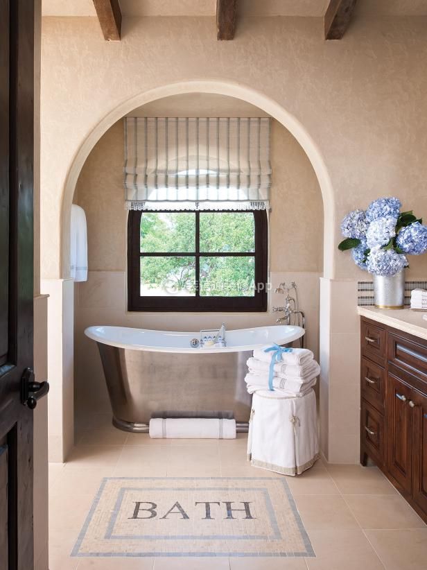美式地中海风格家庭大浴室设计图片