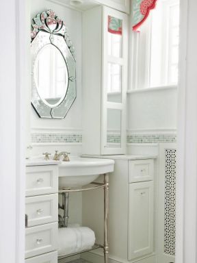 北欧风格白色系卫浴间设计图片