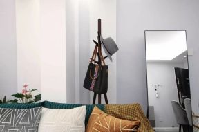 现代轻奢风格60平米小公寓客厅软装搭配设计图片