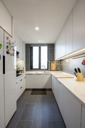 2023简约风格三居室厨房橱柜设计图片