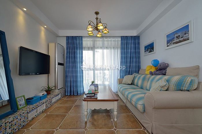 2023地中海风格客厅蓝色窗帘搭配设计图片