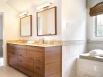 2023小公寓卫生间洗手台面设计图片