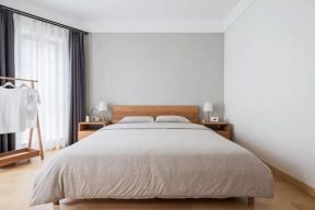 日式简约风格94平米三居卧室实木床设计图片